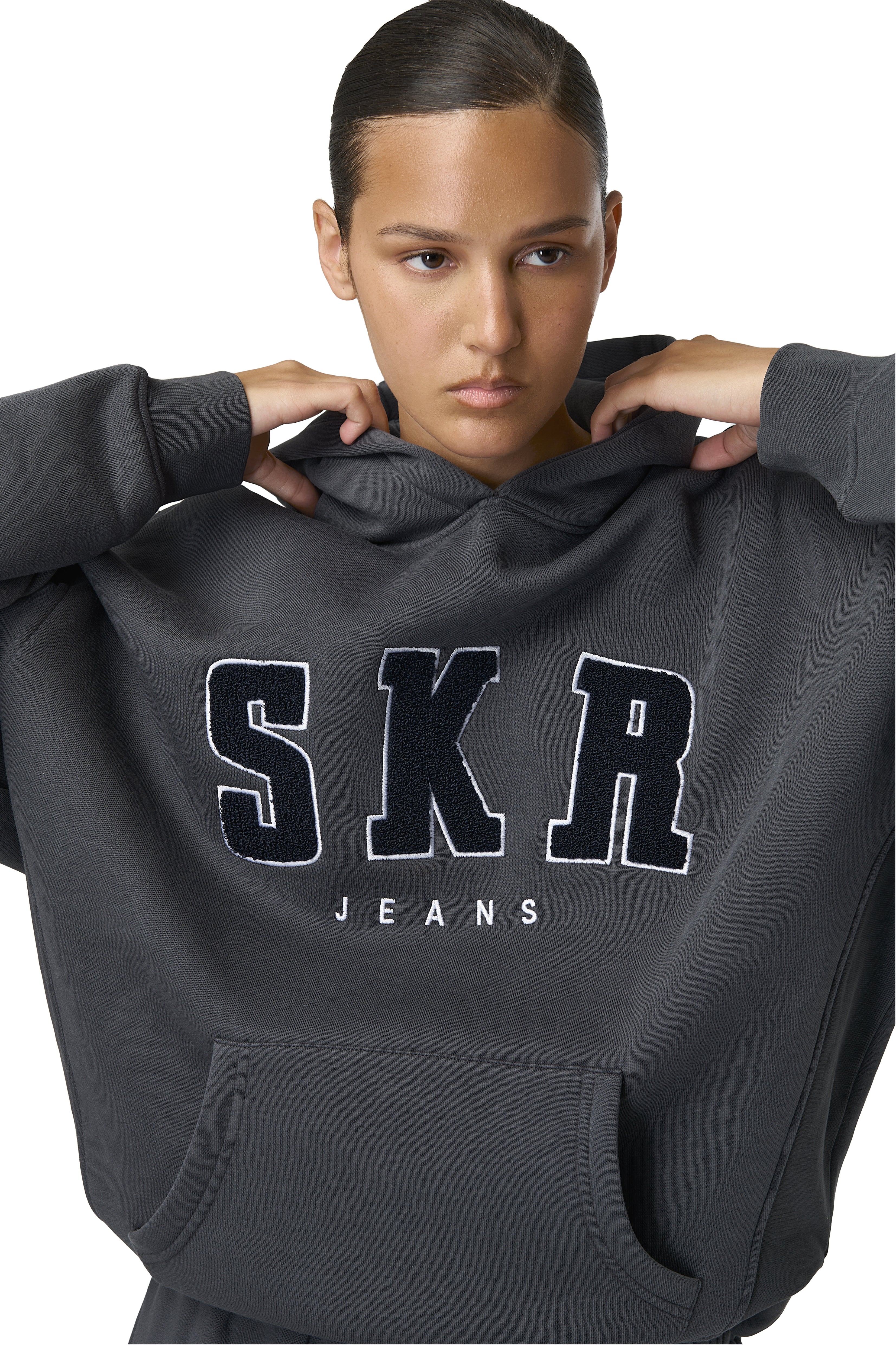 Model Scarlett is 5'8" and wears a size S.